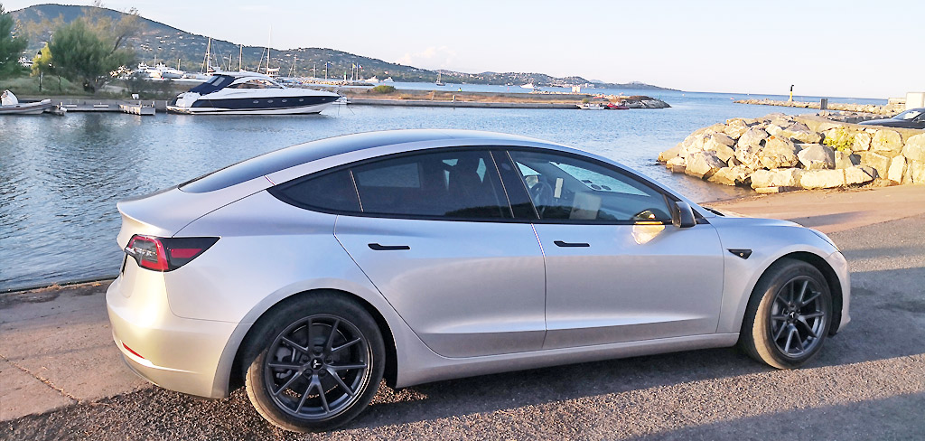 Transfert aéroport en Tesla